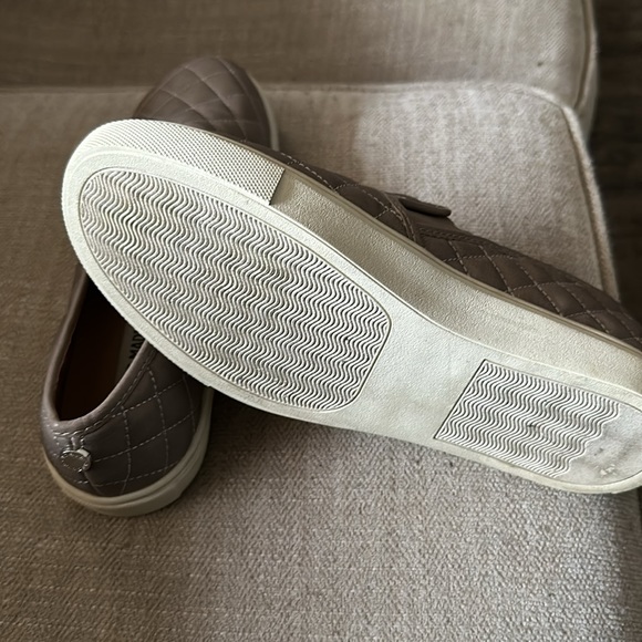 Steve Madden quilted slip on - Picture 4 of 6